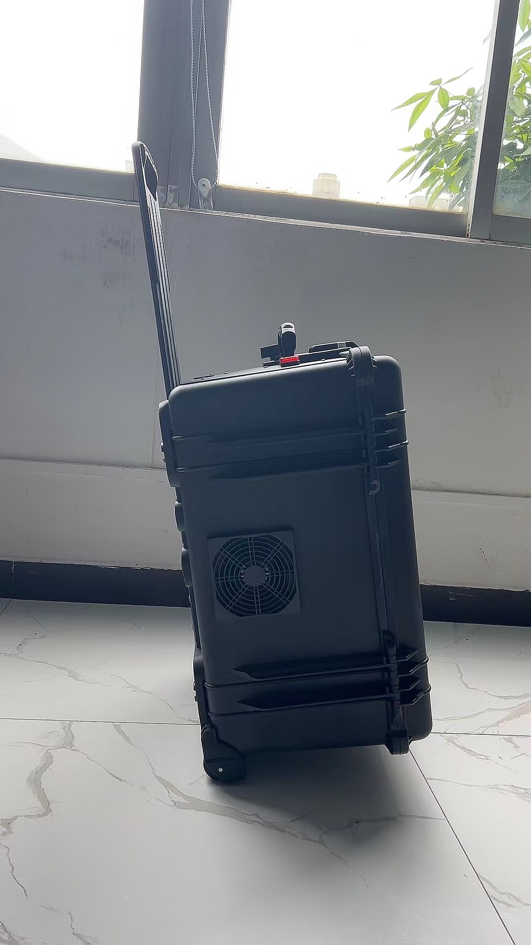 康定手拉箱型移动通信干扰器